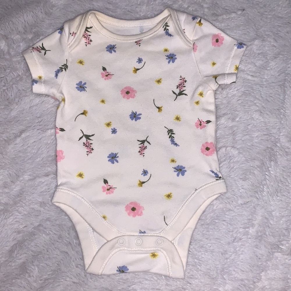 (Free with purchase ) old navy floral bodysuit 🌸